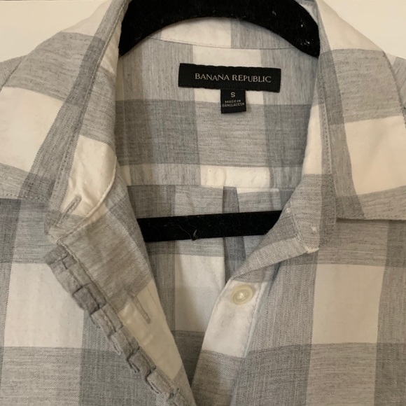 Two Banana republic button down shirts - Picture 4 of 7